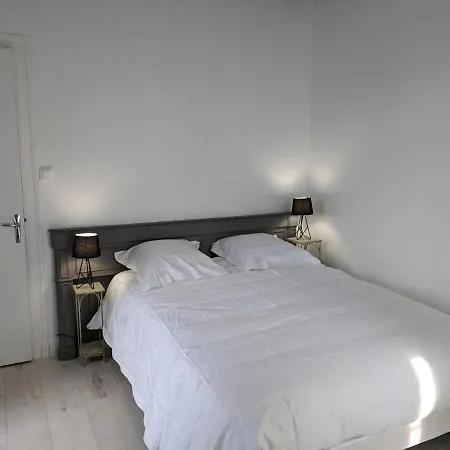 Familial Avec Piscine Couverte, Jardin Prive, Proche D'aubeterre-sur-dronne - Fr-1-653-239 Bellon