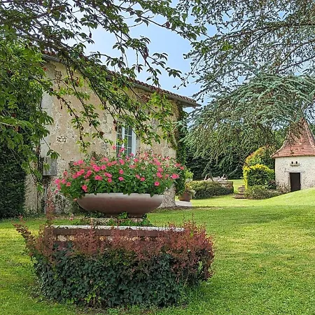 Familial Avec Piscine Couverte, Jardin Prive, Proche D'aubeterre-sur-dronne - Fr-1-653-239 Bellon