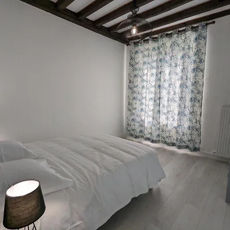 Prázdninový dům Familial Avec Piscine Couverte, Jardin Prive, Proche D'aubeterre-sur-dronne - Fr-1-653-239