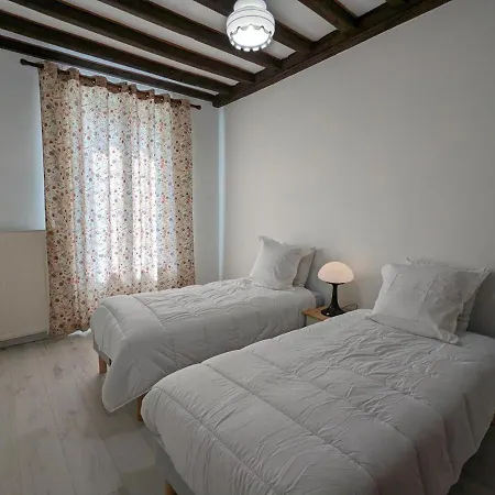 Prázdninový dům Familial Avec Piscine Couverte, Jardin Prive, Proche D'aubeterre-sur-dronne - Fr-1-653-239