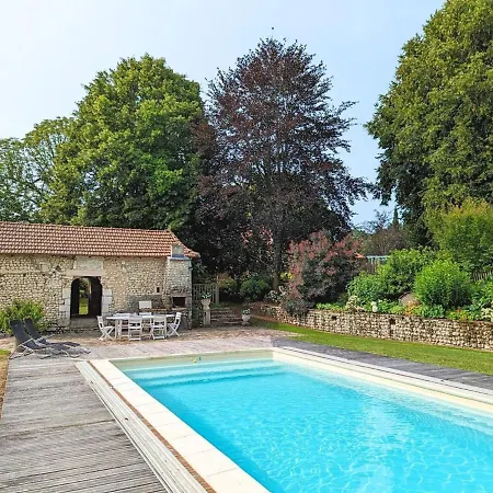 Prázdninový dům Familial Avec Piscine Couverte, Jardin Prive, Proche D'aubeterre-sur-dronne - Fr-1-653-239